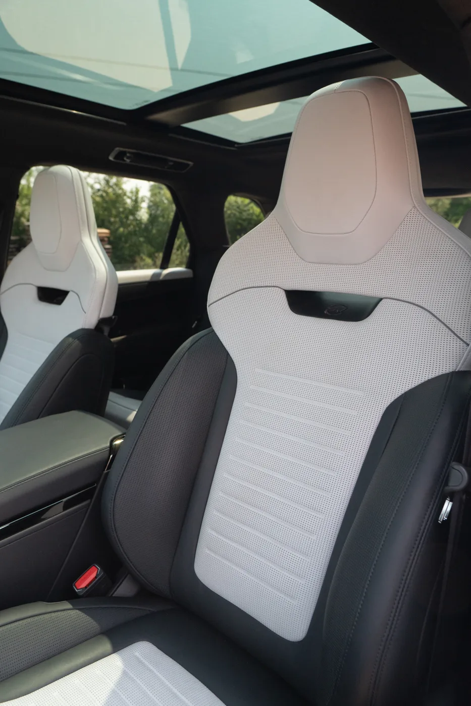 White and black front seats in a Range Rover Sport under the panoramic roof